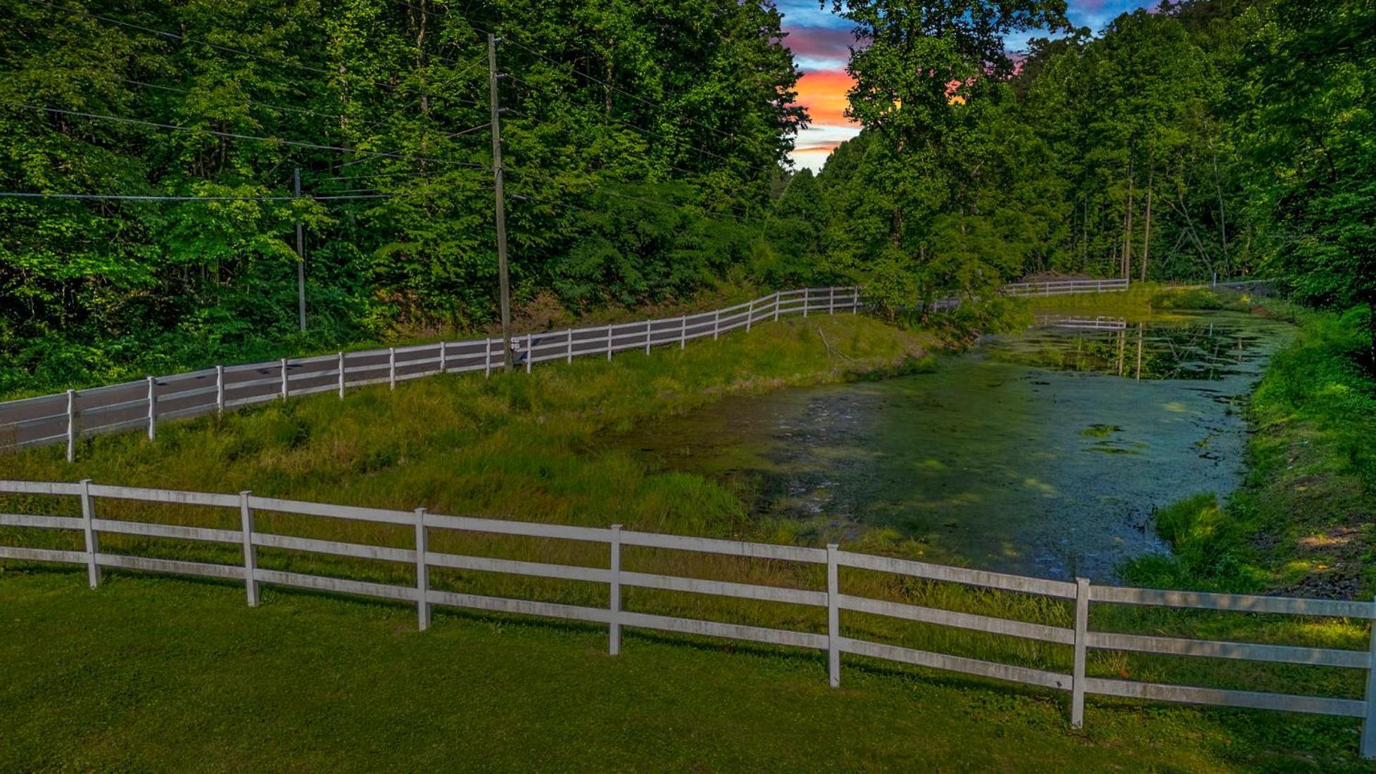Holiday home 5 In Gburg Sleeps 16 Firepit & Games Gatlinburg