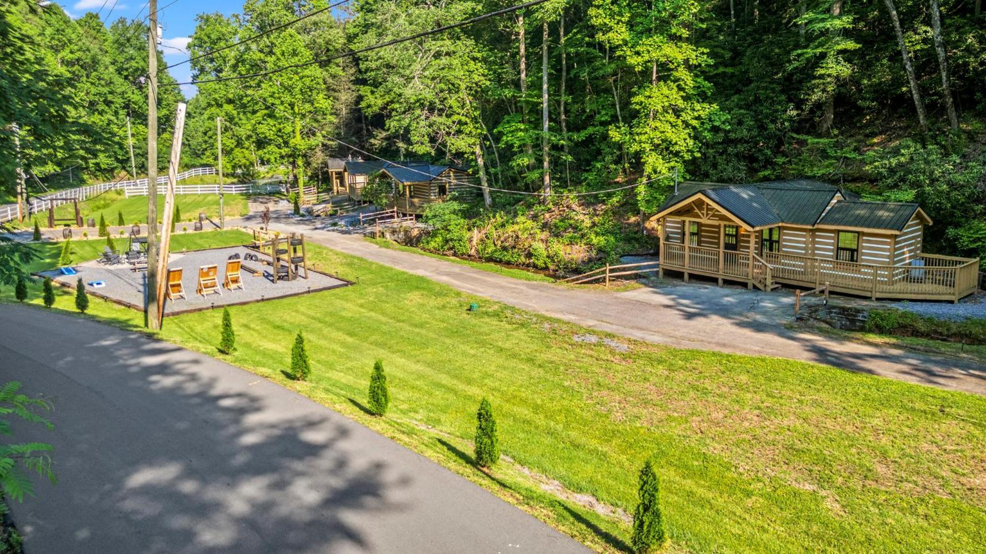 Holiday home 5 In Gburg Sleeps 16 Firepit & Games