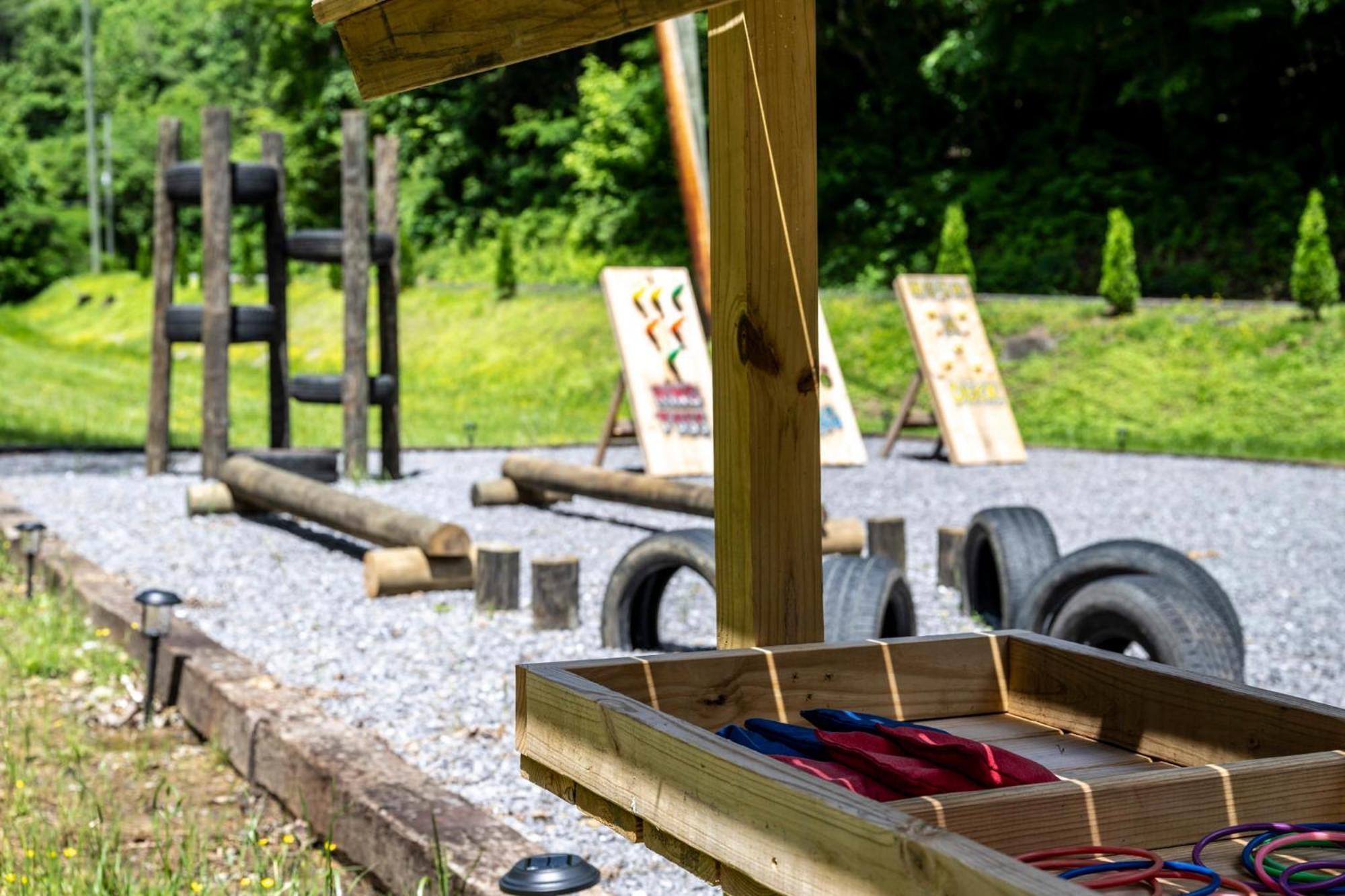 5 In Gburg Sleeps 16 Firepit & Games Holiday home