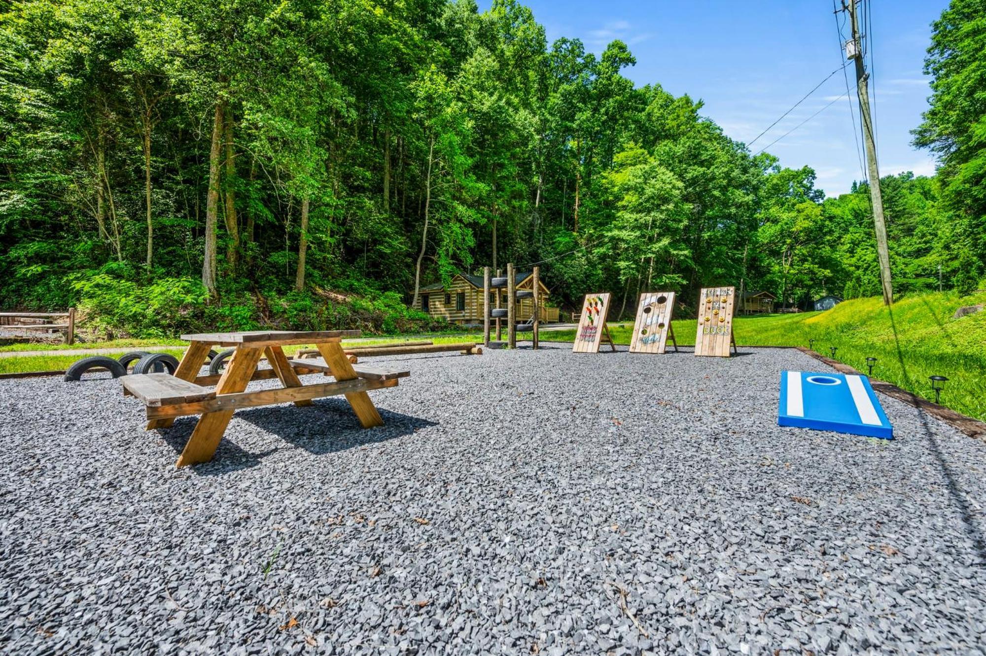 5 In Gburg Sleeps 16 Firepit & Games *