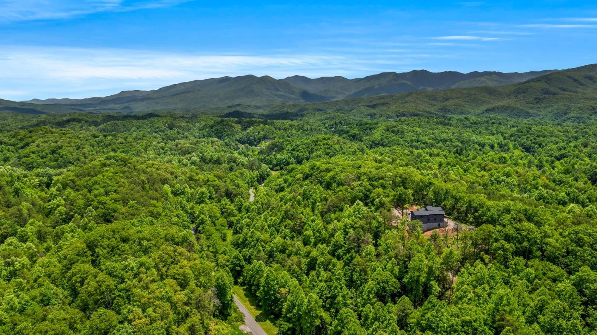 5 In Gburg Sleeps 16 Firepit & Games Holiday home
