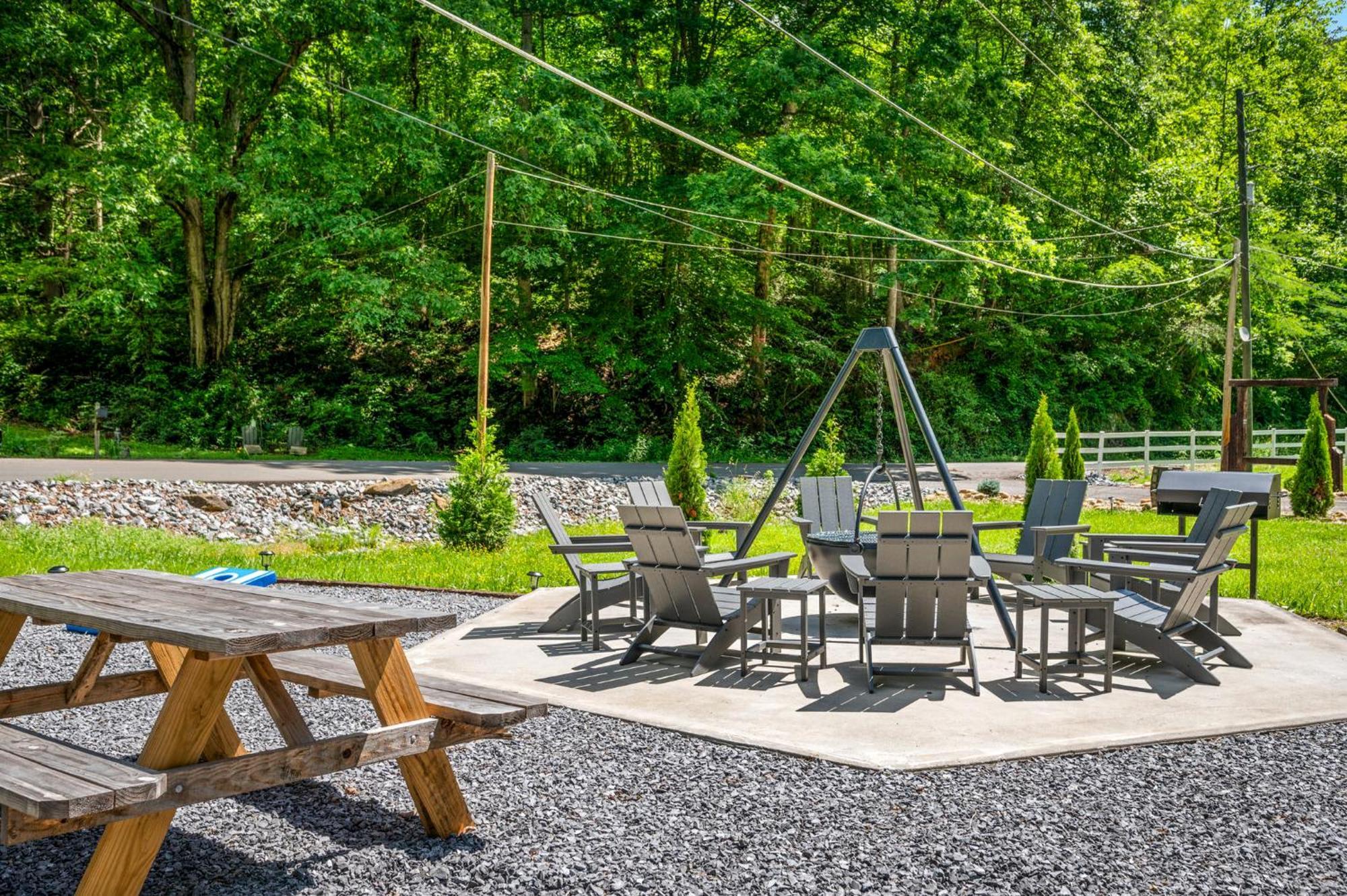 Holiday home 5 In Gburg Sleeps 16 Firepit & Games Gatlinburg