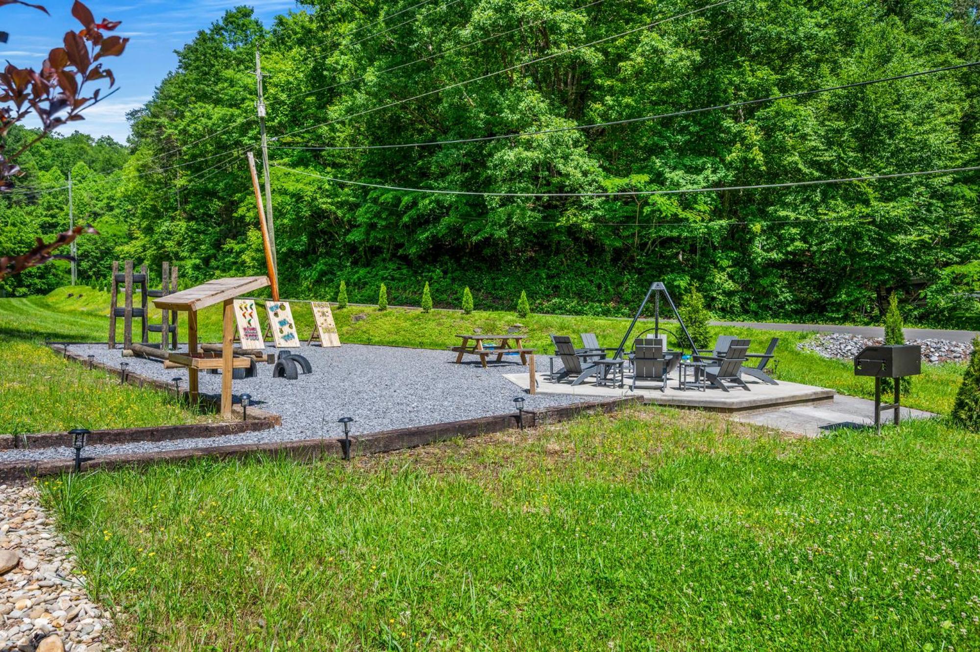 5 In Gburg Sleeps 16 Firepit & Games *