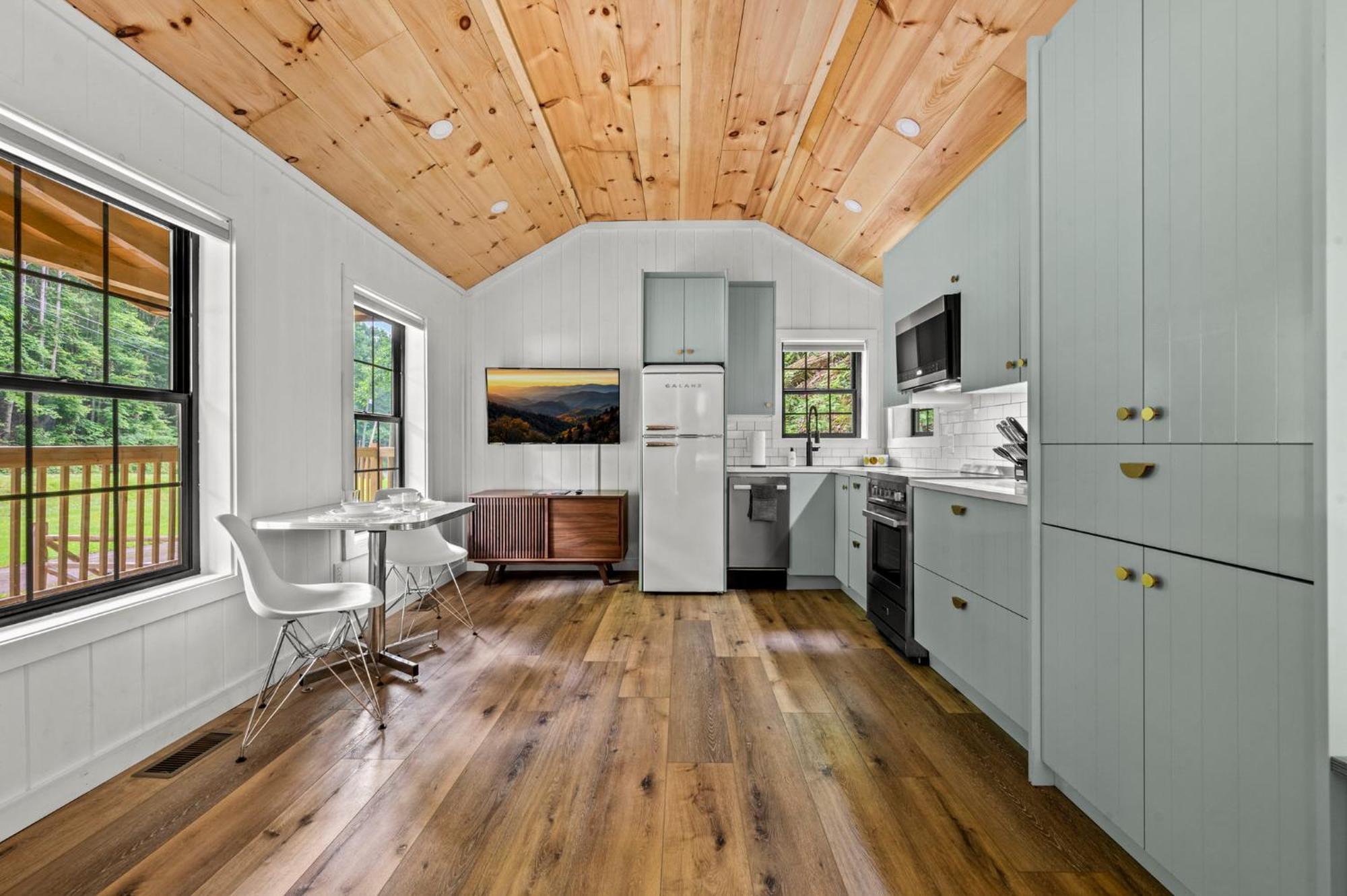 5 In Gburg Sleeps 16 Firepit & Games Gatlinburg