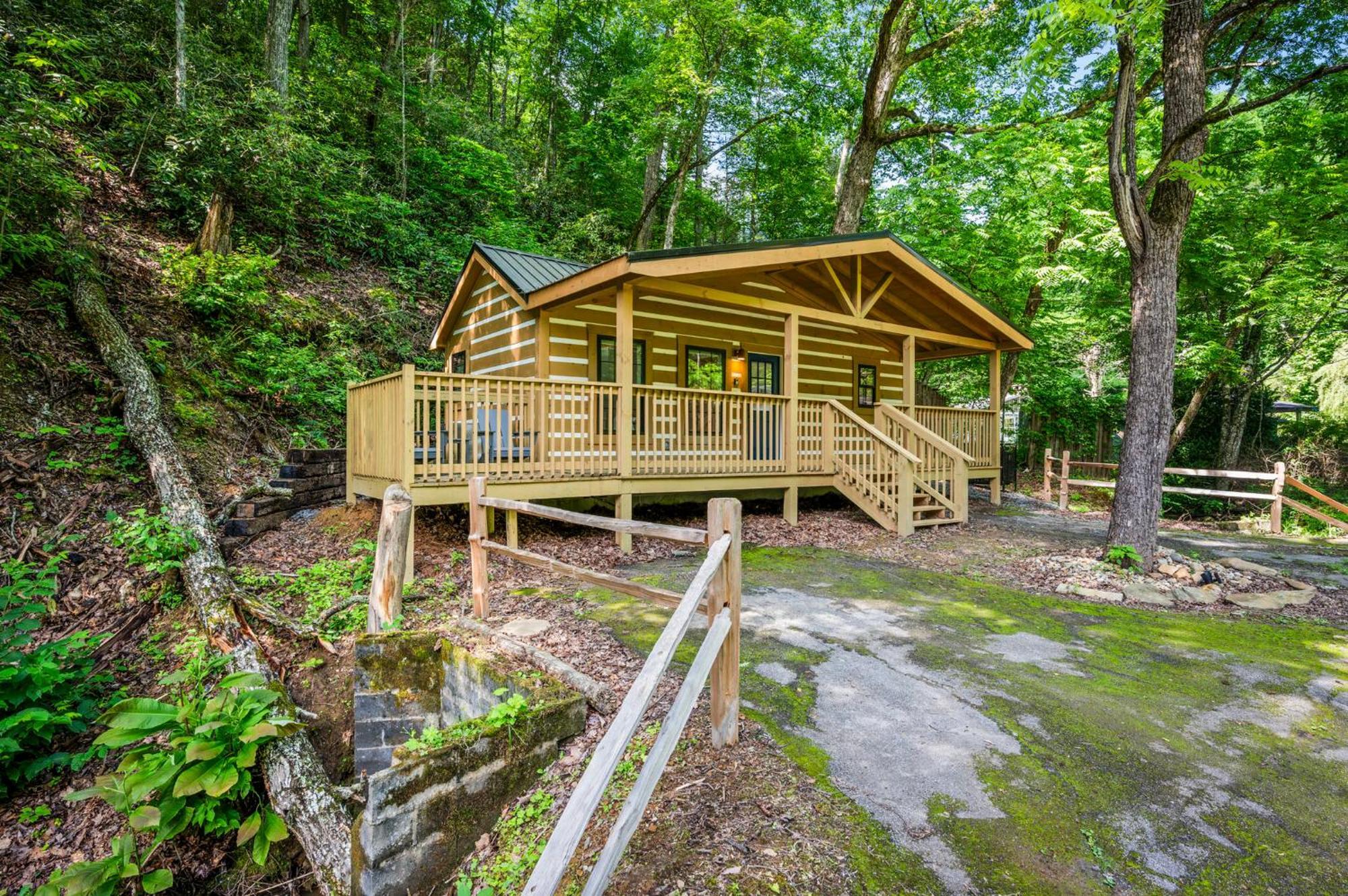 5 In Gburg Sleeps 16 Firepit & Games Holiday home