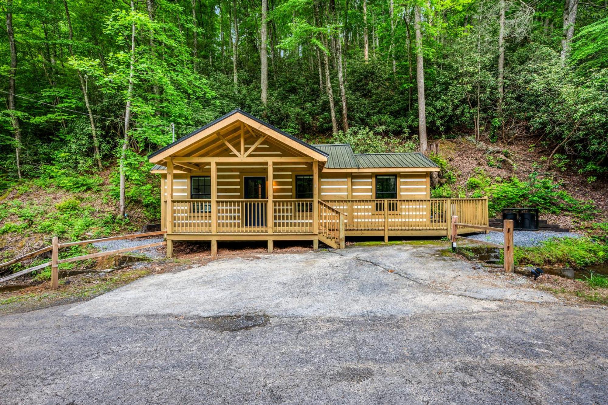 5 In Gburg Sleeps 16 Firepit & Games Holiday home