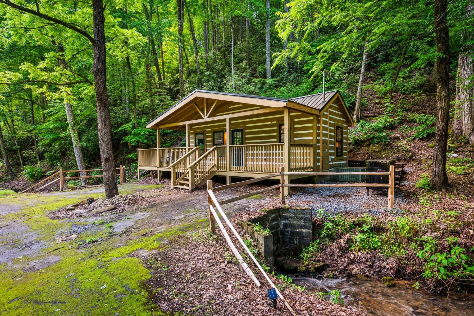 5 In Gburg Sleeps 16 Firepit & Games Holiday home *