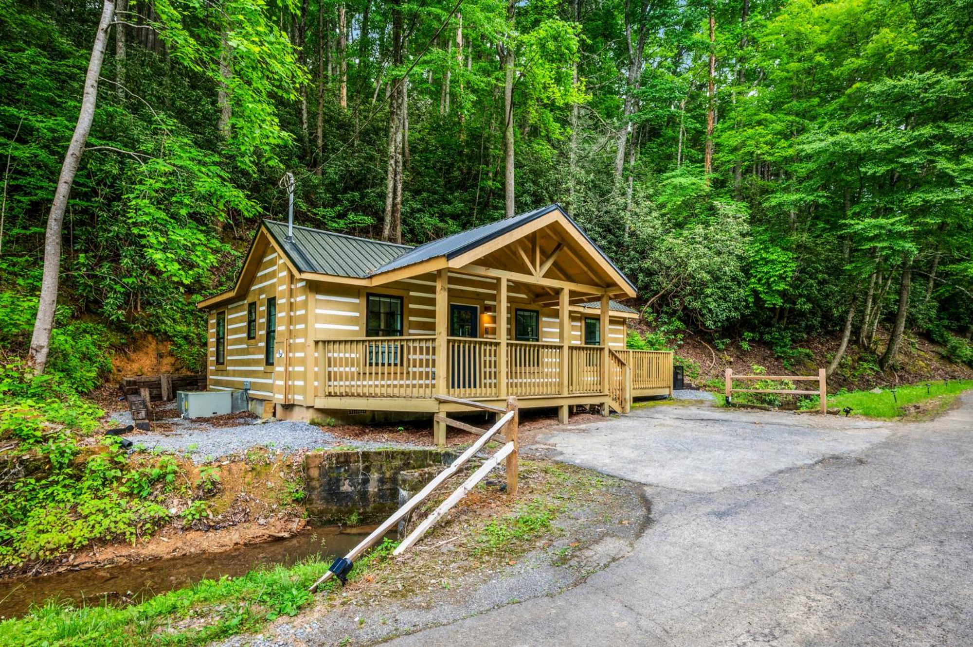 Holiday home 5 In Gburg Sleeps 16 Firepit & Games Gatlinburg