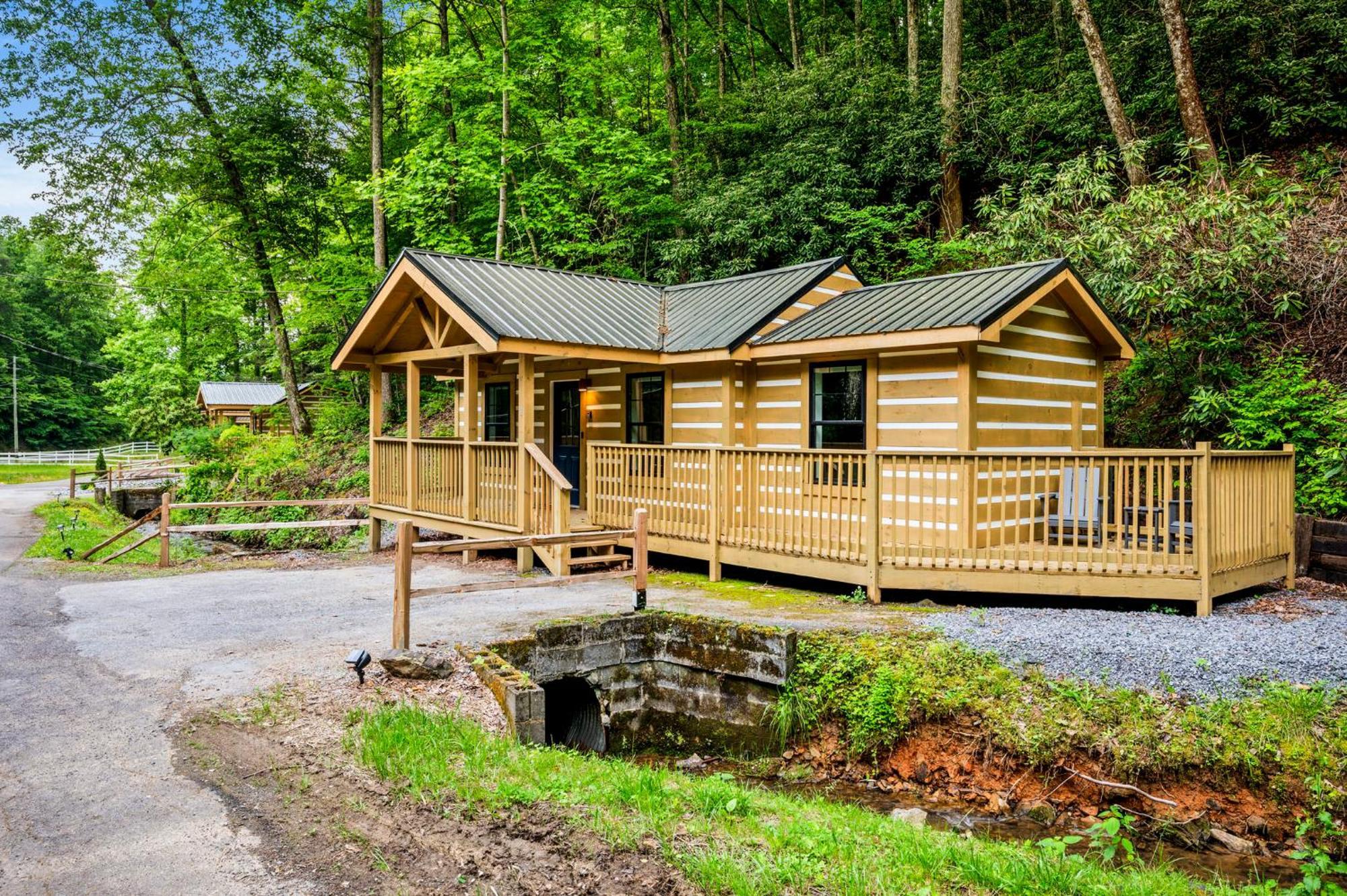 Holiday home 5 In Gburg Sleeps 16 Firepit & Games Gatlinburg