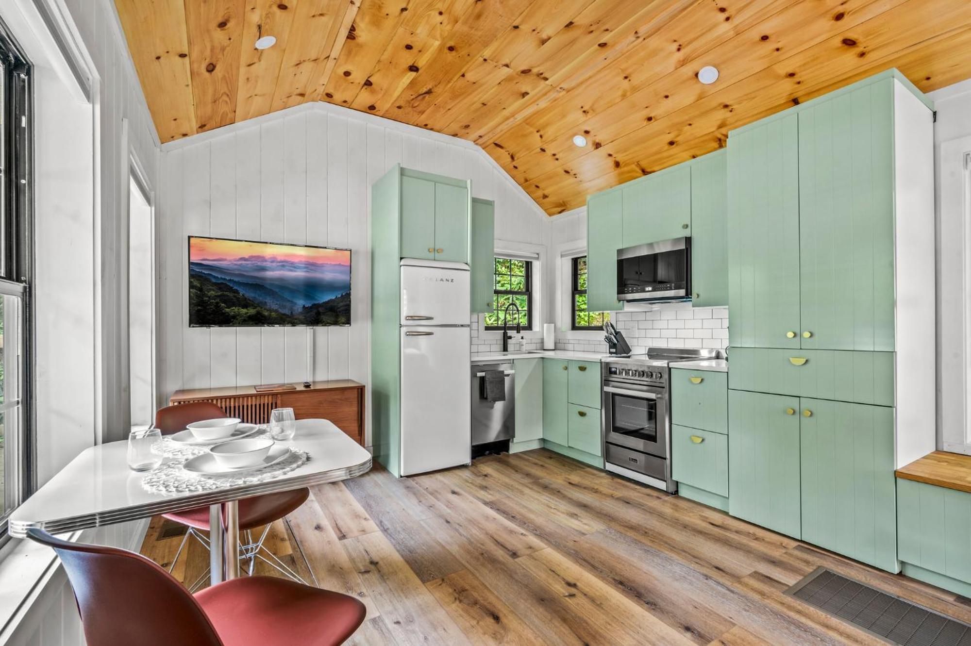 Holiday home 5 In Gburg Sleeps 16 Firepit & Games Gatlinburg
