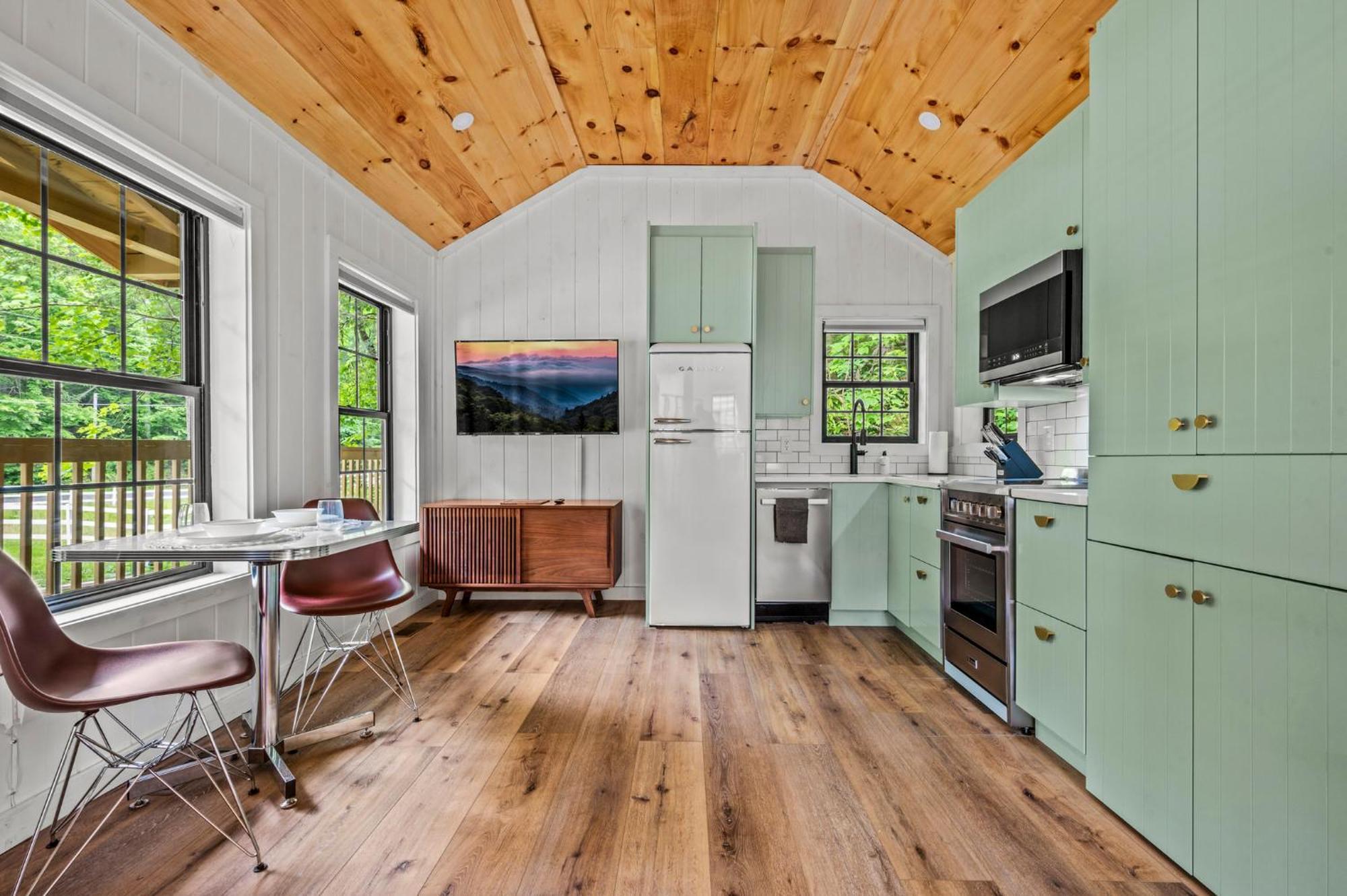 5 In Gburg Sleeps 16 Firepit & Games Gatlinburg