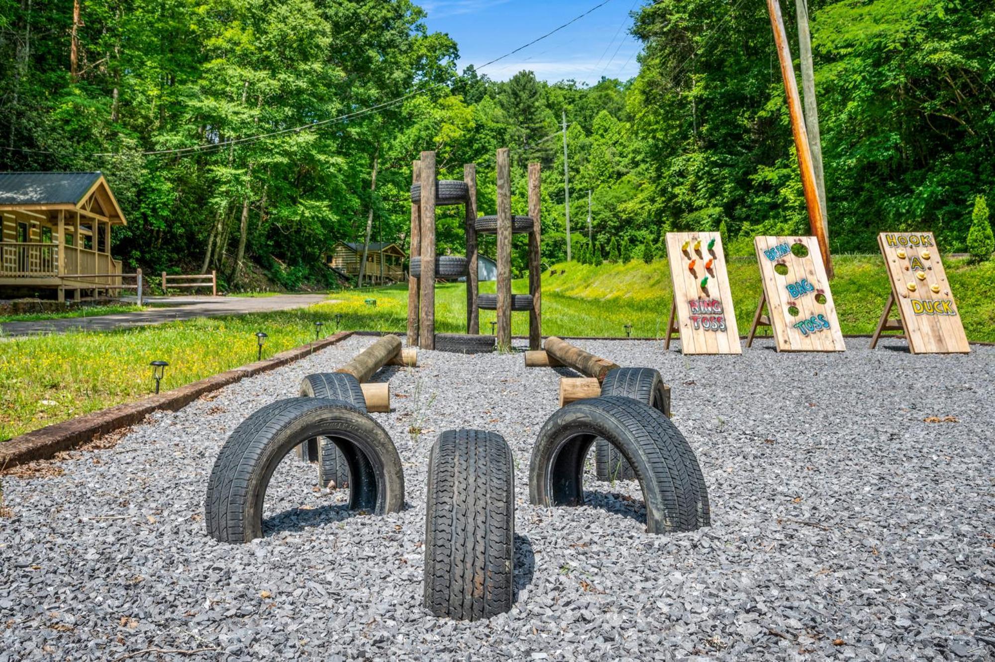 5 In Gburg Sleeps 16 Firepit & Games Holiday home