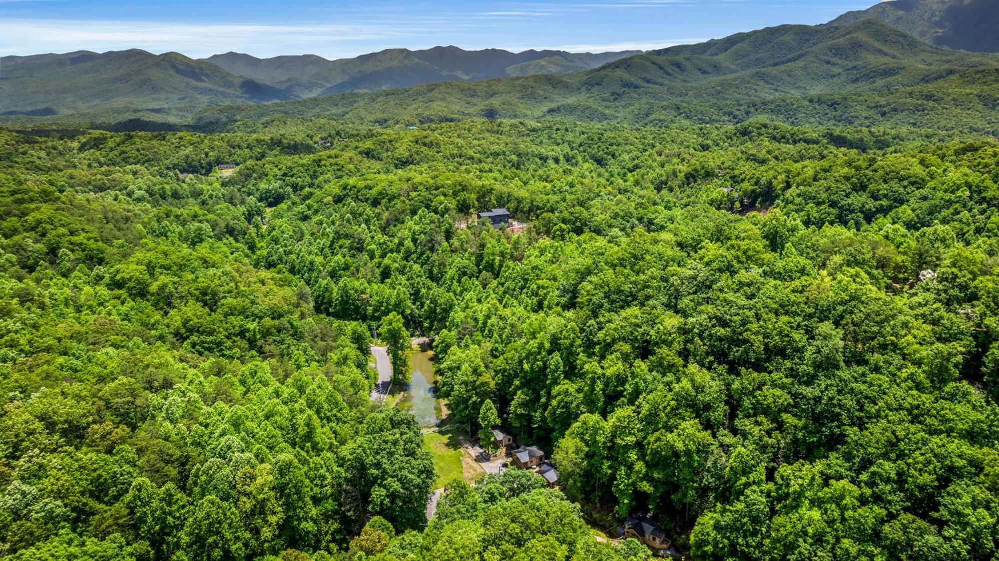 5 In Gburg Sleeps 16 Firepit & Games *